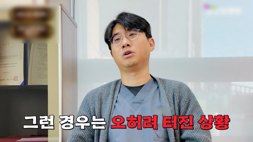 맹장염 위험 신호 영상 사례 - 외과 전문의가 설명하는 화면에 '그런 경우는 오히려 터진 상황' 자막이 놓인 병원 유튜브 장면